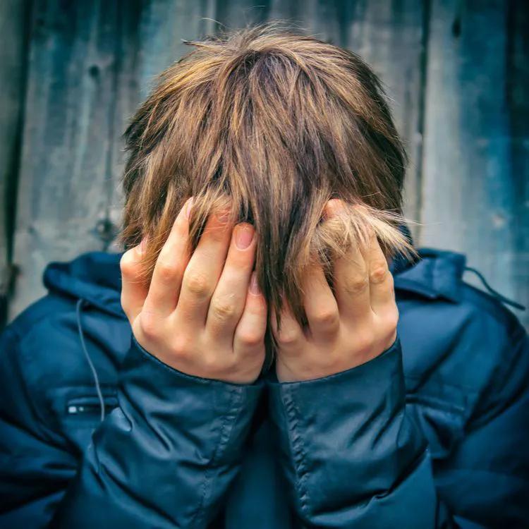 1688鞋子穿了1个月能退吗,1688块钱的鞋