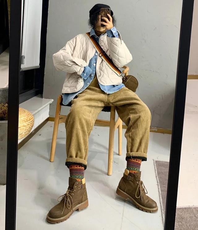 牛仔衬衫怎么搭配外套冬季,浅蓝色衬衫搭配牛仔外套