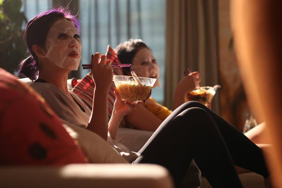 志明与春娇十年:都市男女,有氤氲香烟,暧昧小巷以及港式软装