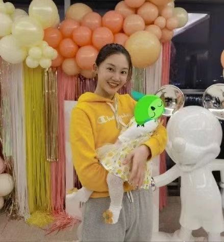 苗苗给郑恺裹毯子,苗苗给郑恺录视频