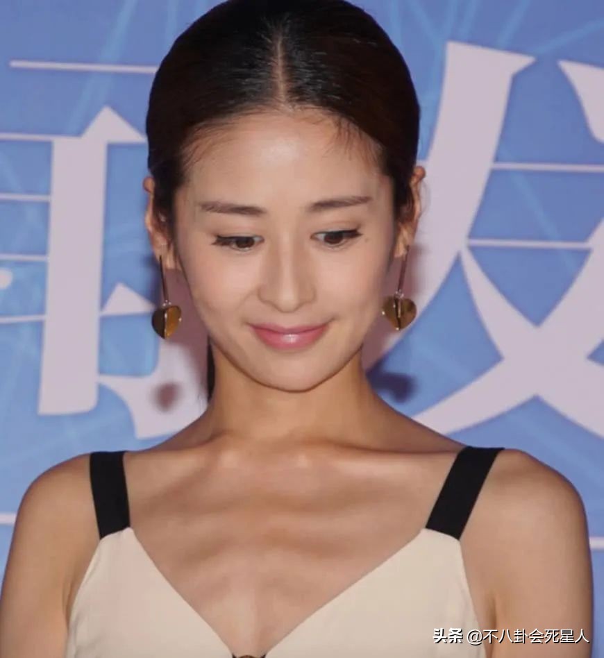 金晨颖儿姜妍环球影视城,金晨穿礼服超瘦