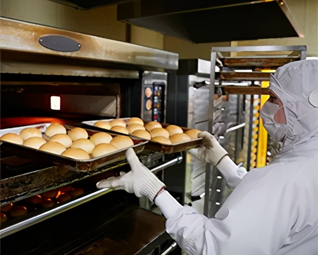 爆卖的“八天堂”竟然是家濒临破产的老字号商店！如何走出低谷？