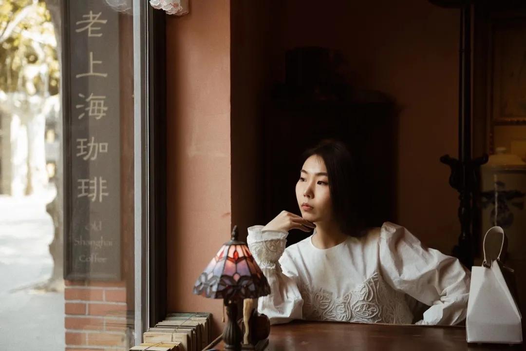 自由职业者时尚博主和人体彩绘化妆师的故事