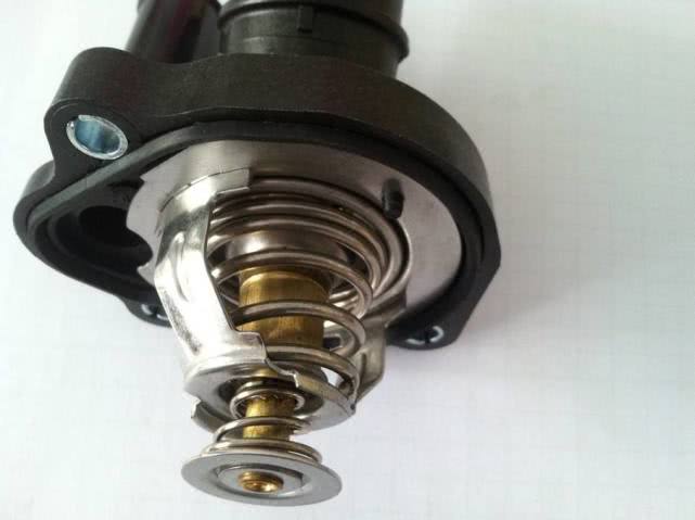 发动机故障灯亮一般几个问题,发动机故障灯亮一般是哪里问题