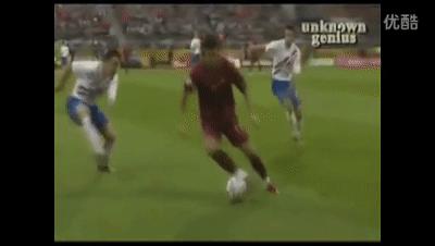 球王假装老人踢足球,内马尔假摔和c罗假摔哪个多