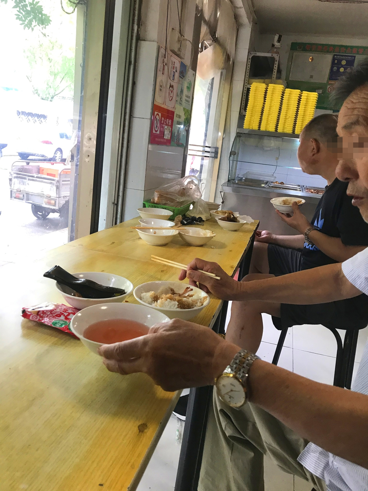 济南的把子肉尝一尝,济南胡同里的一家把子肉