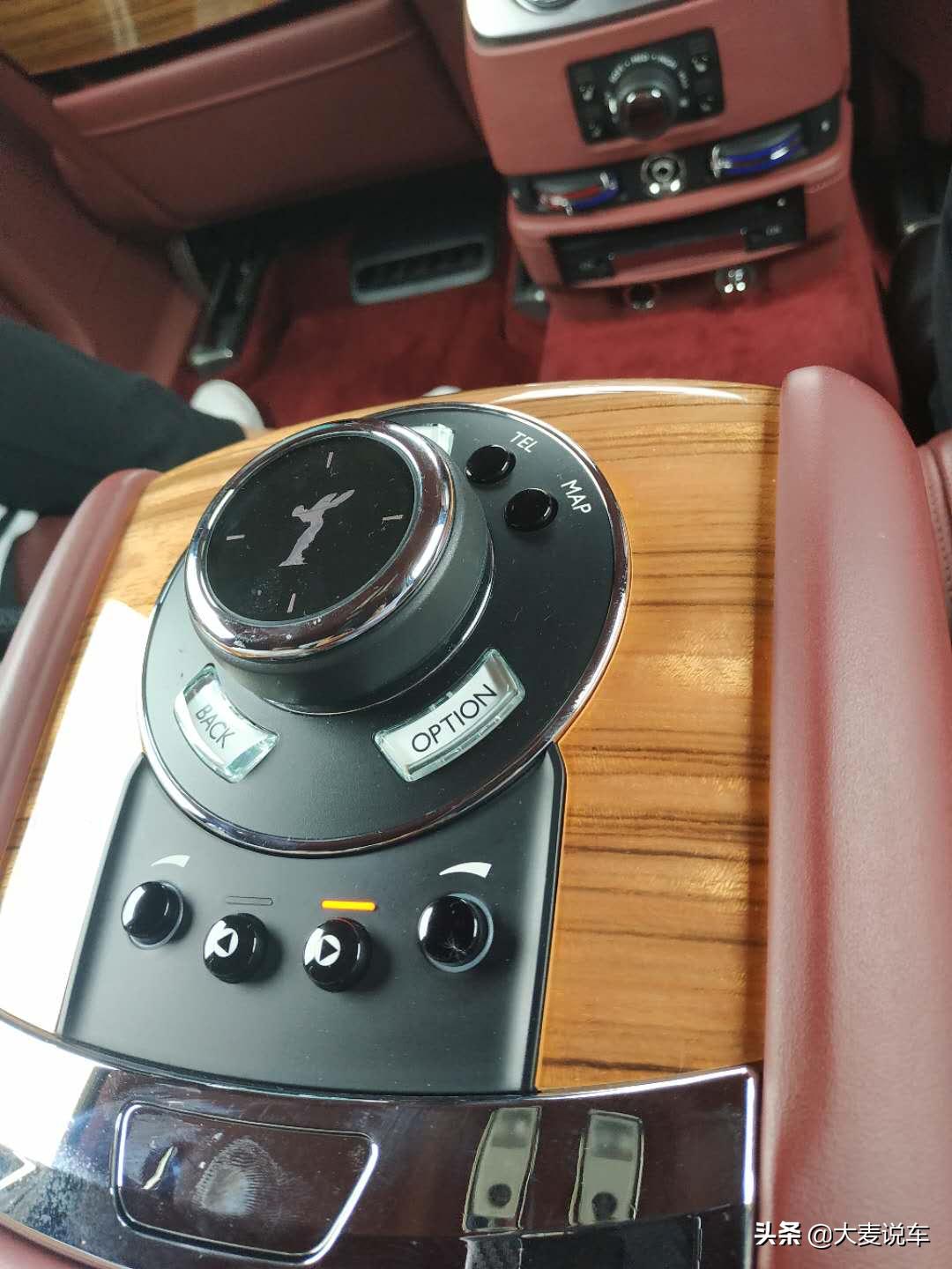 劳斯古斯特试驾,夏东劳斯莱斯古思特试驾视频