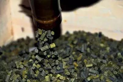 把敌人炸得无路可逃,想把队友炸死怎么办