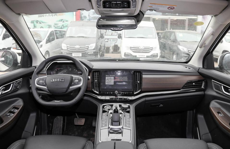 售价不到8万是第一款6座国产suv,价格20万的后驱车