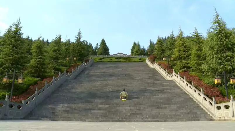 她3岁惨遭父母抛弃,无腿女孩截肢后被父母狠心遗弃