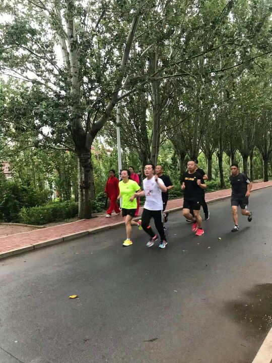 如何慢跑才最有益健身,有效并正确的慢跑姿势