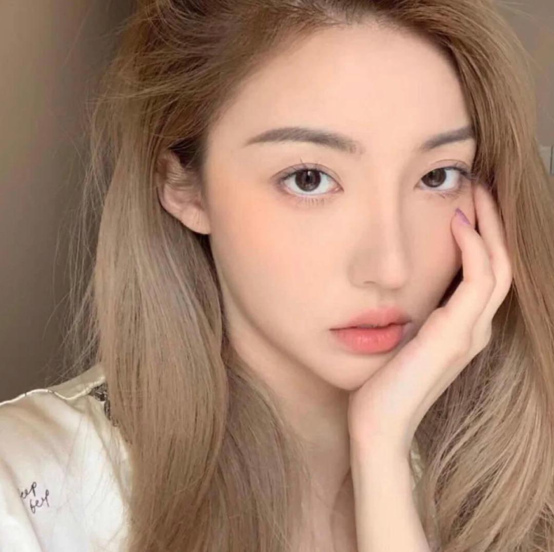 2022年流行发色显白黑茶冷棕,流行发色2021显白减龄短发颜色