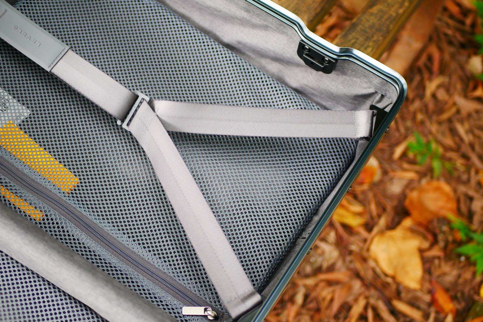 地平线8号20寸登机箱黑色,地平线8号经典系列行李箱测评