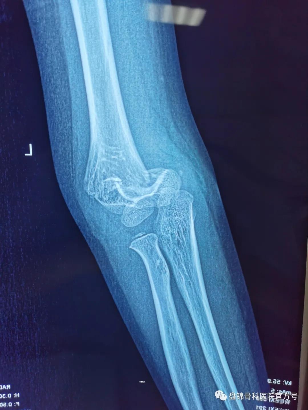 大手牵小手暖童心,大手牵小手温暖人心