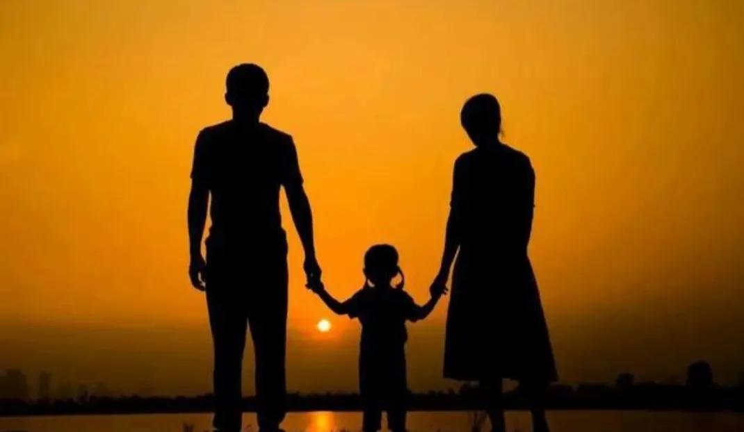 故事：一对陌生男*上门女**要和我相认，我赶出他们，绝情拒绝