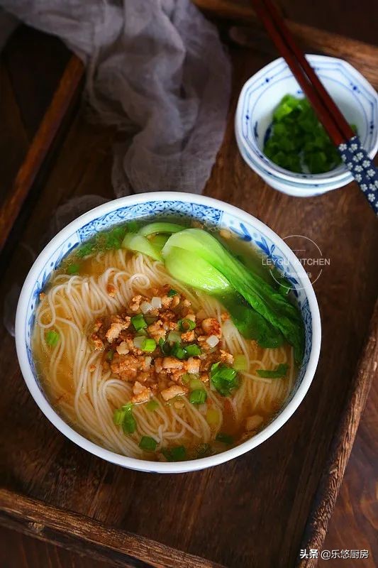 家常好吃面条肉末汤面做法,湖南早餐肉末面条的做法