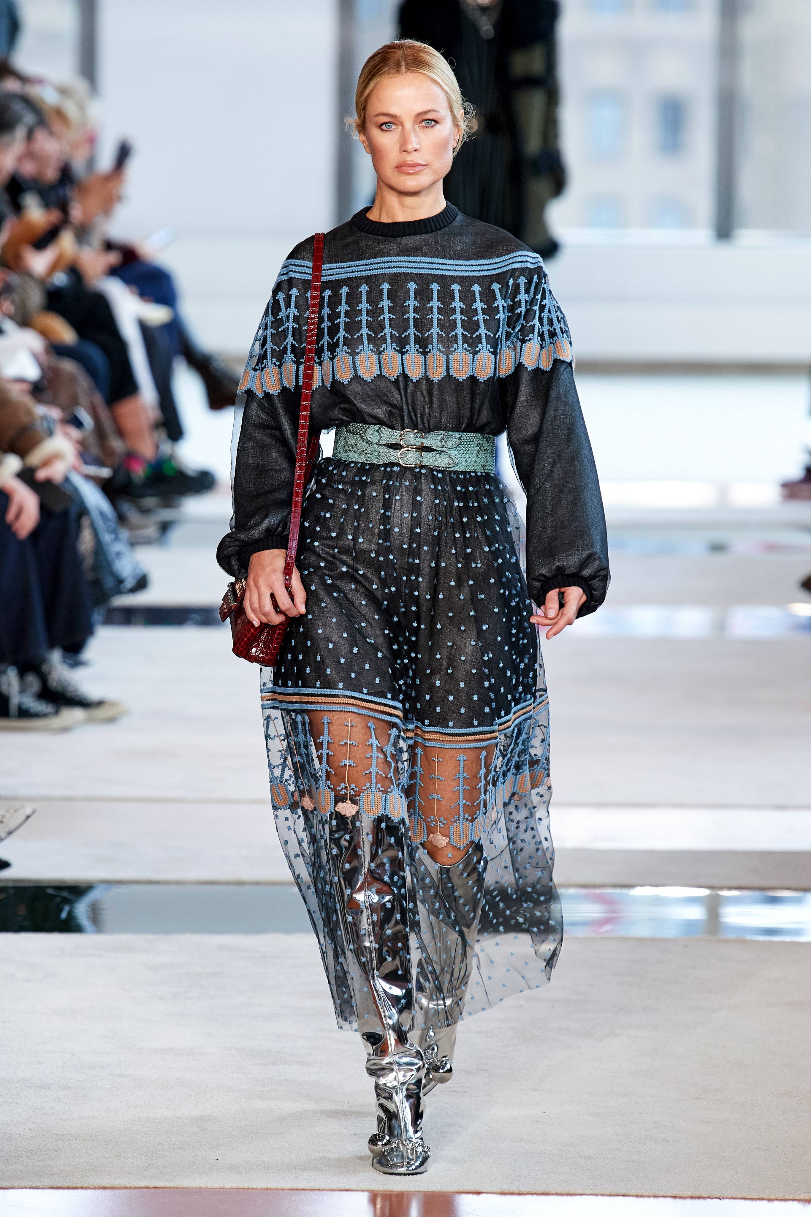 施华洛世奇花漾魔力寓意 (施华洛世奇的花样魔力)