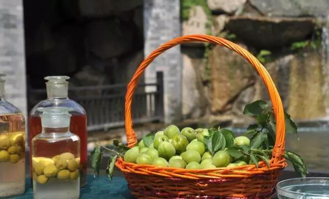 青梅的做法酸甜视频,爽脆青梅的做法