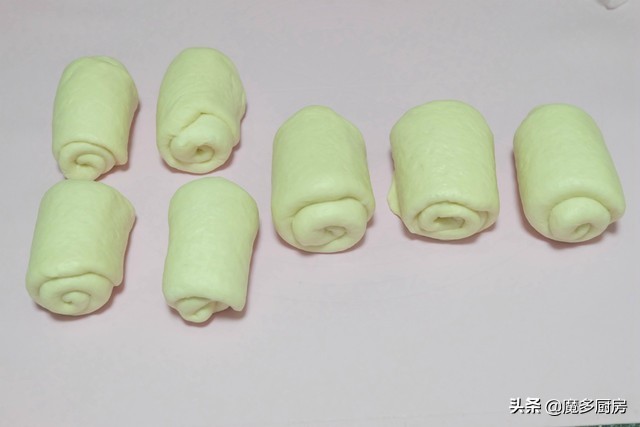 制作松软黄油面包不用太多牛奶,这个面包方子非常好