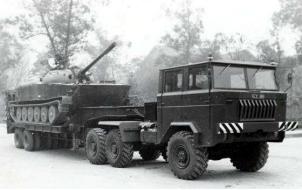 40年前的牵引车,50年红岩卡车