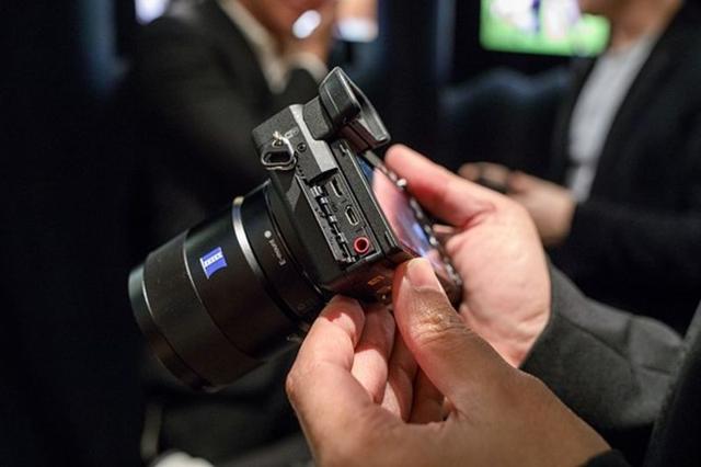 全画幅微单镜头佳能和索尼哪个好 (微单相机索尼佳能尼康到底选哪个)