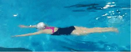 蛙泳易学还是自由泳好学,蛙泳如何游得又快又稳