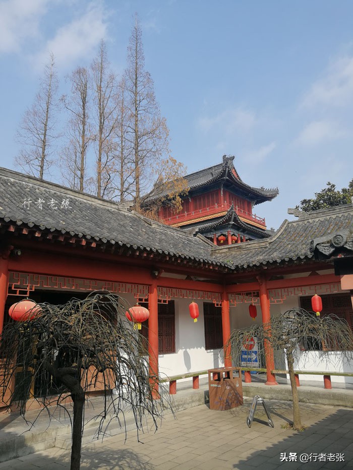 历史上被誉为宰相之杰的张居正是江陵人，他的故居就在荆州古城