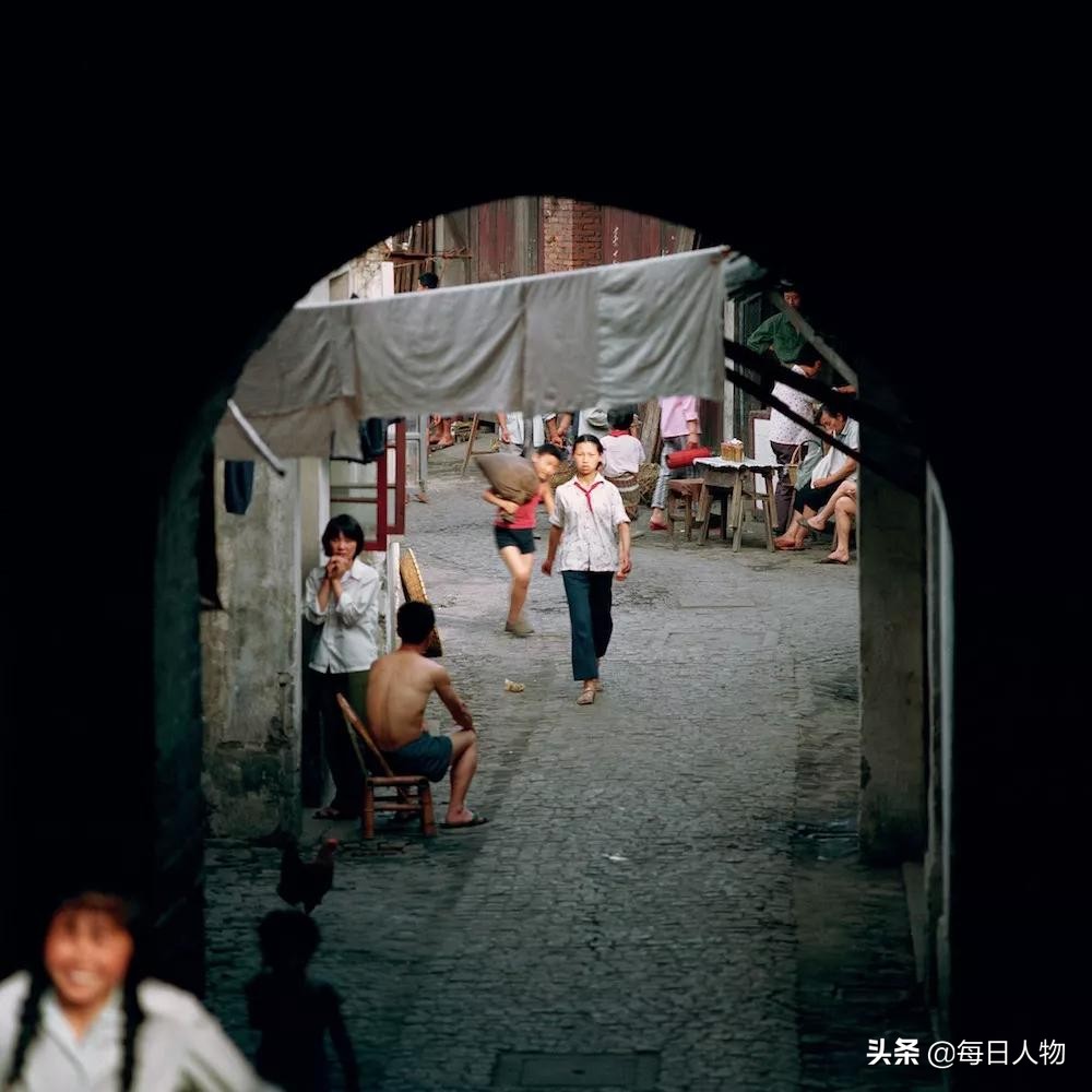 日本摄影师给中国儿童拍照,著名摄影师回忆第一次给孩子拍照