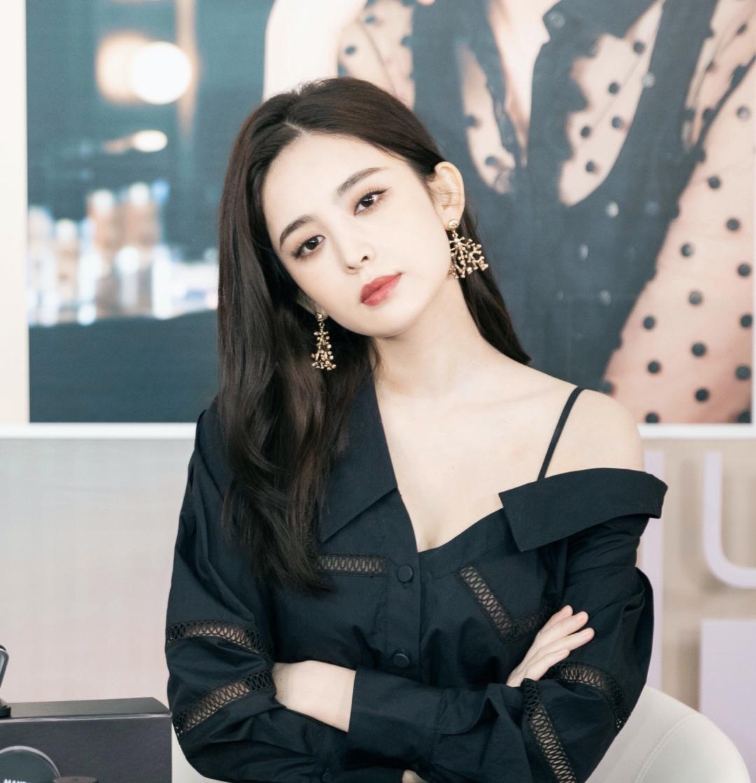 为啥相同的穿搭自己不穿不好看,同样的穿搭为什么别人穿更好看