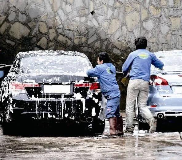 冬天的洗车工,冬日洗车用什么好