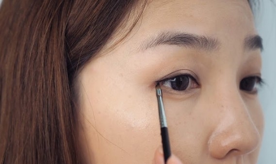 新手学画眼影应该选怎么样的眼影,一套眼影刷可以用不同的眼影盘吗