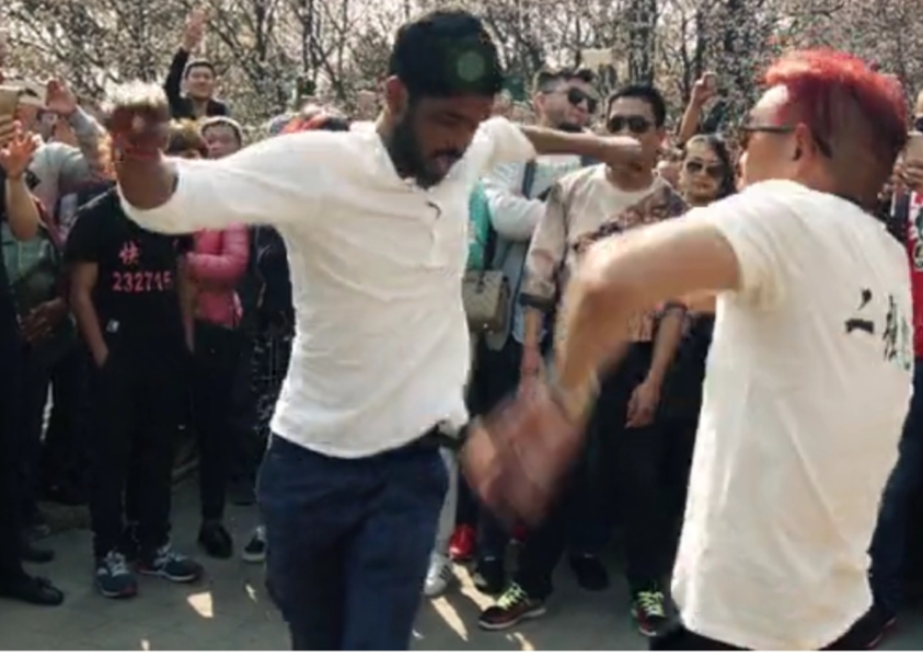 郑州尬舞纪录片,外国人挑战郑州尬舞