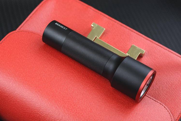 极蜂强光手电筒好吗,极蜂手电筒有哪些问题