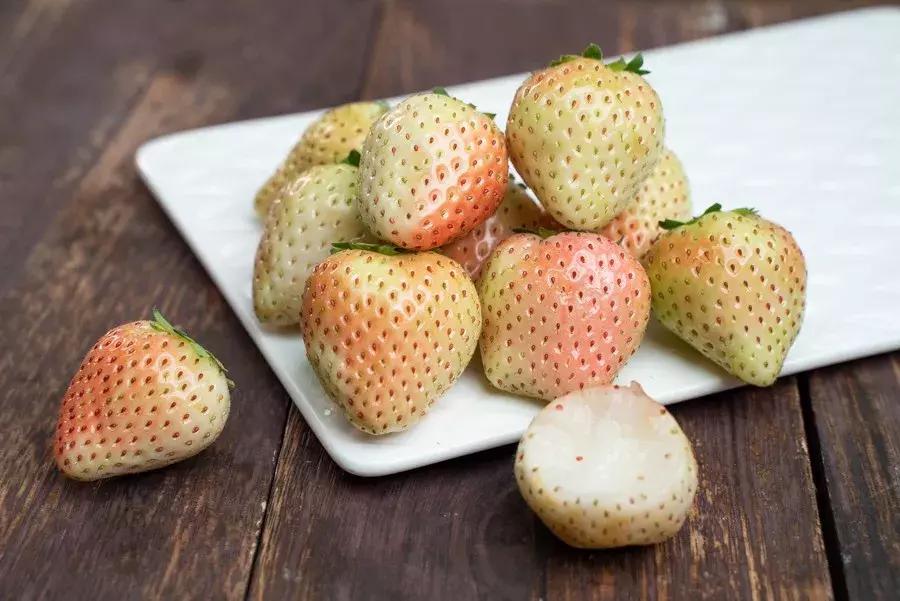 一下子吃了30颗草莓,吃了半斤草莓