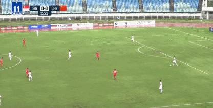 能赖孩子吗?挪威19岁小将已成欧冠最佳射手!国青小将还颠不好球