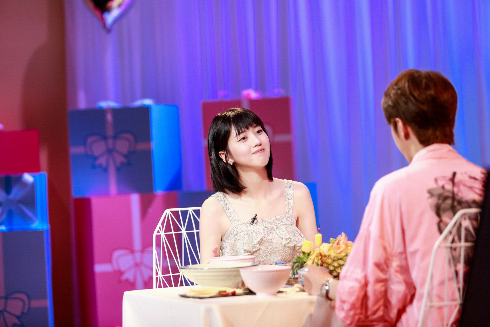 李凯馨和王一博天天向上吃饭,王一博天天向上和李凯馨约会