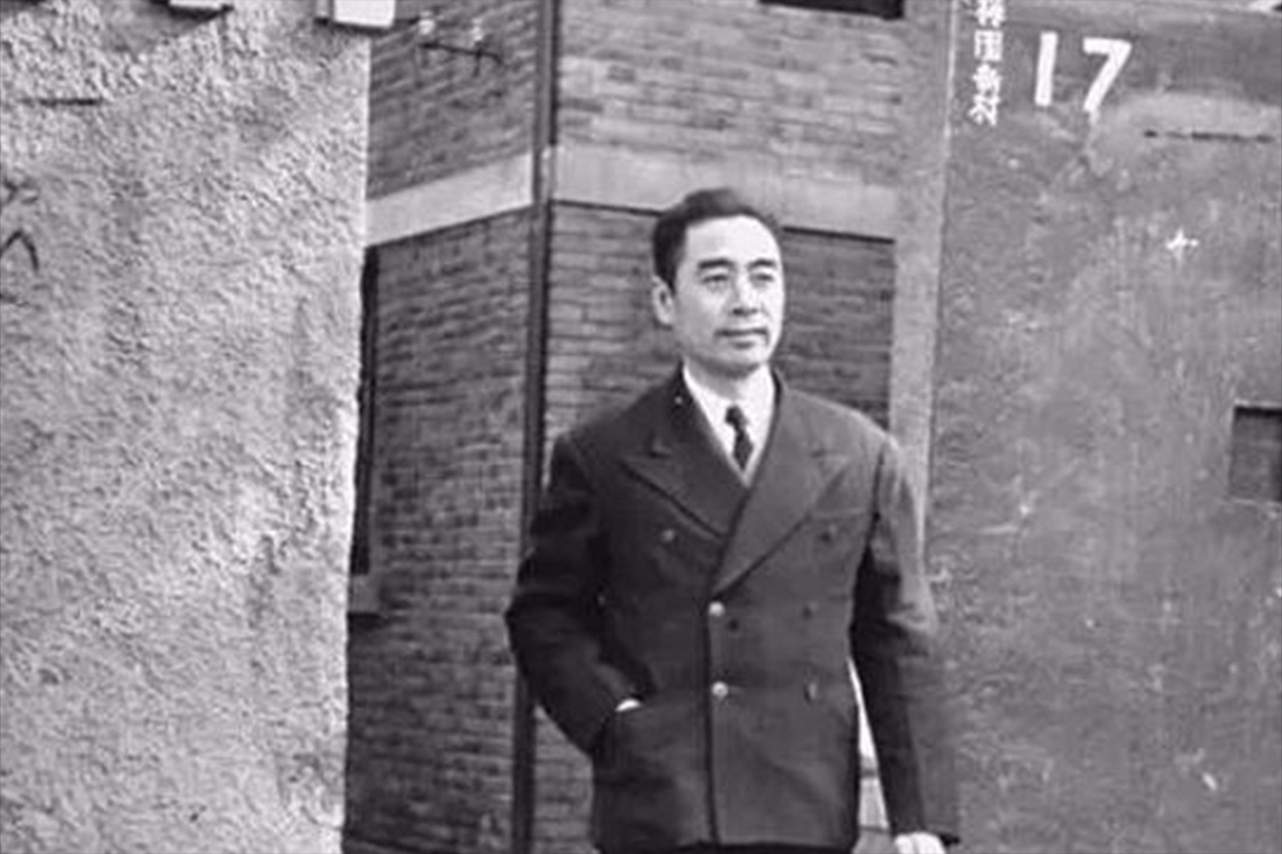 外宾偷拿九龙杯,周恩来巧施妙计,用魔术将国宝“变”了回来