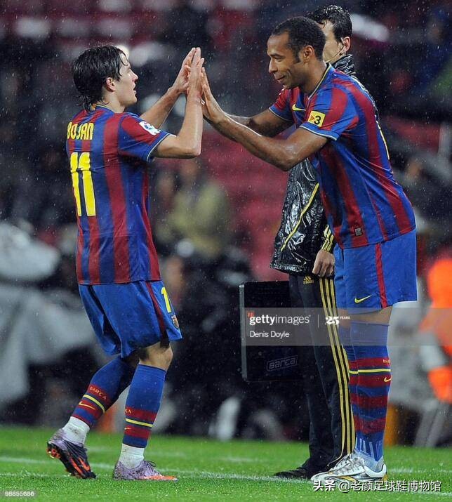 枪王加盟巴萨如愿获得欧冠，生涯唯一污点用手将法国队拍进世界杯