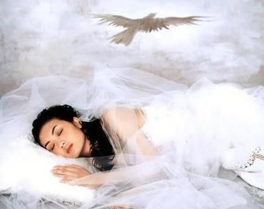 全球第一美胸到gucci老板娘，43岁身价超2300亿，她究竟有多美？