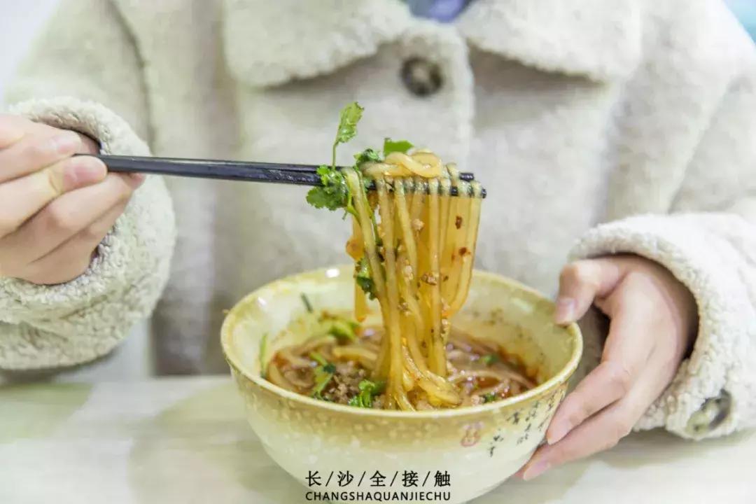 留得住回忆但是留不住人心,留得住的记忆回不去的乡愁