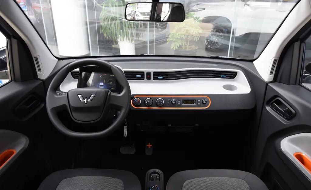 五菱宏光miniev推荐轻松款什么颜色,推荐五菱宏光miniev2022款