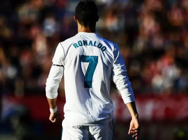 老将志不熄，身披斑马衣，逆境不低头，唯有CR7