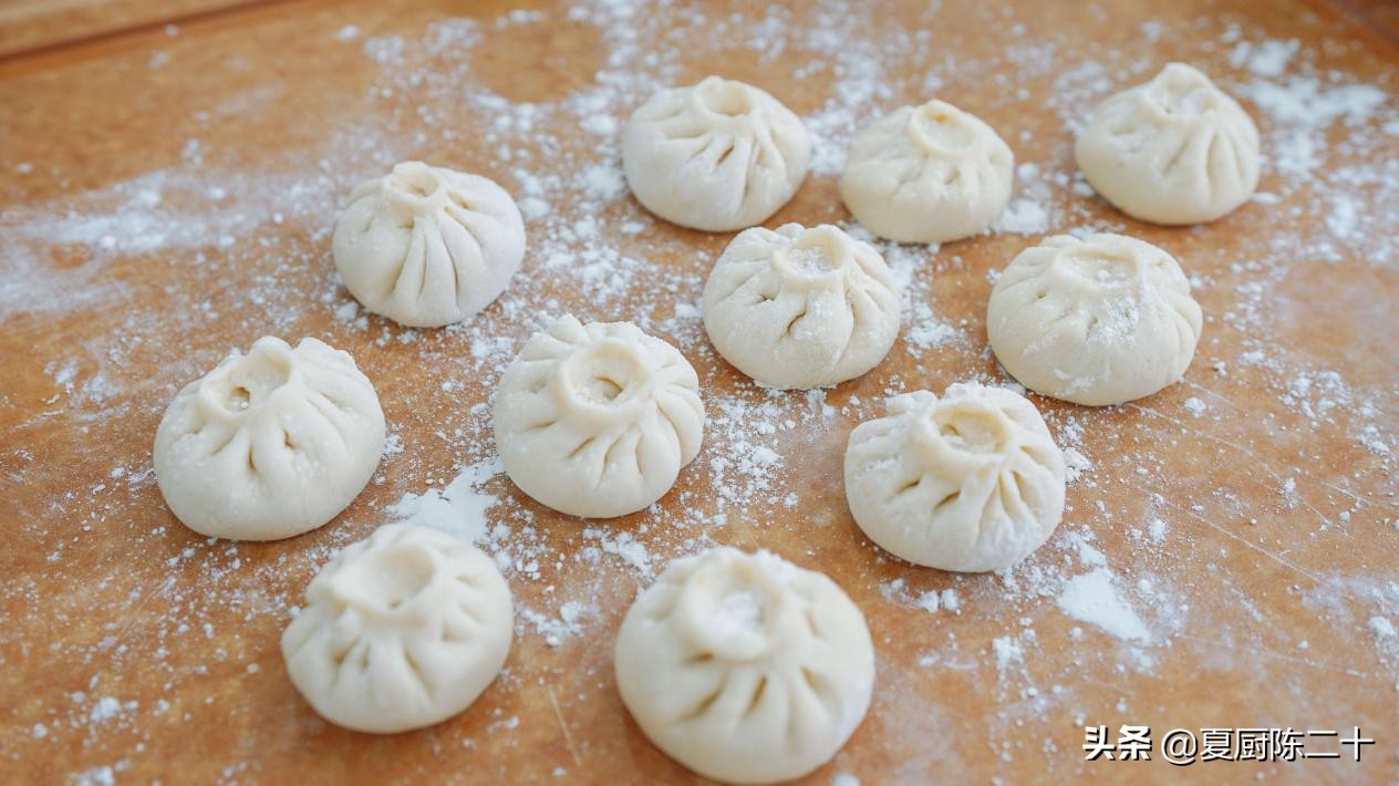 一口一个包子皮,一口一个爆汁生煎包