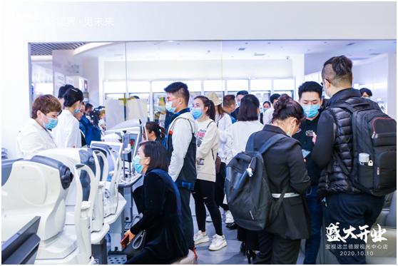 中国家长、孩子必逛眼镜店来袭，宝视达兰德中心店携“沉浸式配镜体验”深度守护儿童视力健康