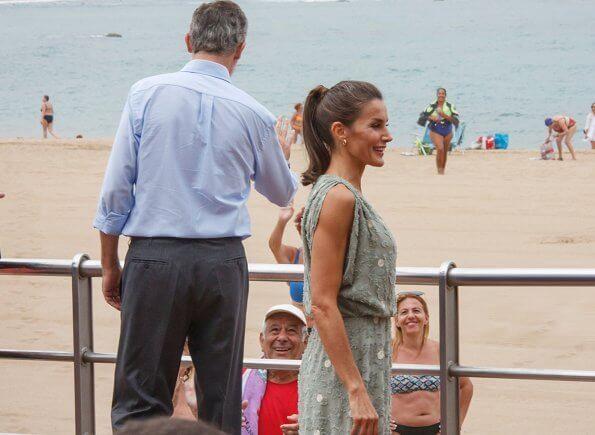 西班牙王后红裙穿搭,西班牙王后穿衣打扮效果