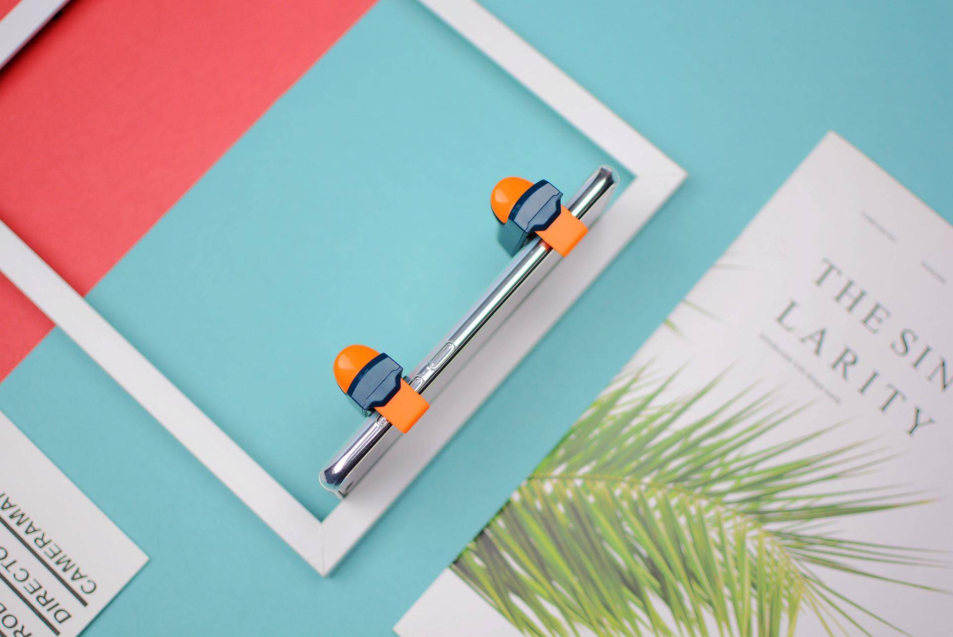 只用一个吃鸡神器手感更好,手机吃鸡神器按键最好用的一款