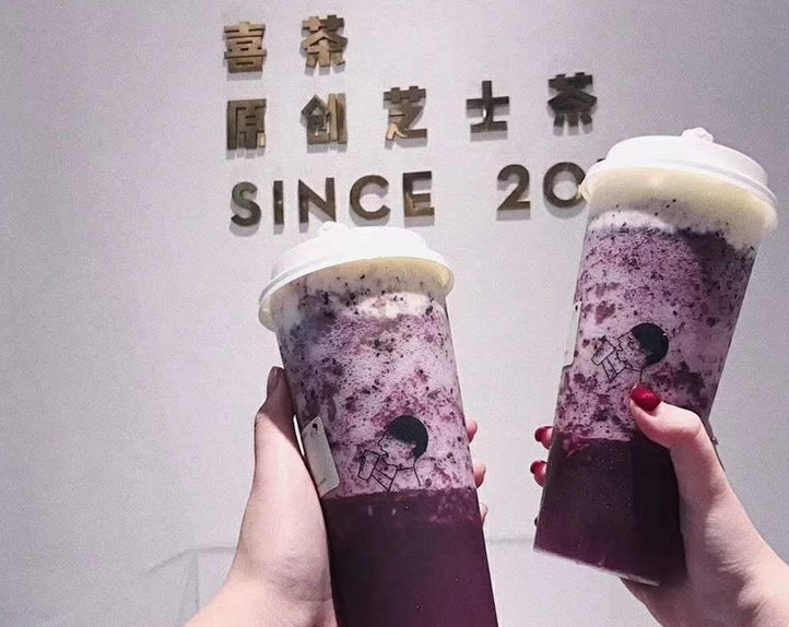 排队8小时叫价150就为喝一杯奶茶,一杯奶茶150元排队8小时