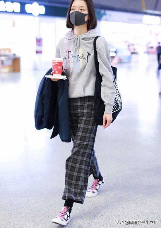 灰色卫衣怎么穿搭最好看,灰色卫衣如何搭出高级感