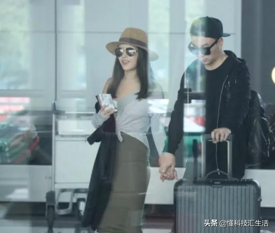 2岁孩子被虐待致死还伸手要抱抱,两岁儿童被虐待事件