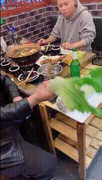 搞笑斑马线段子,搞笑斑马线不礼让行人